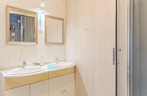 Couches House | Les Gourmets - COUCHES