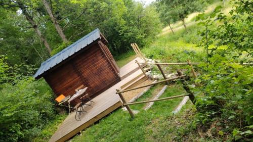 Chalonnes-sous-le-Lude Other | LES GRANGES D'ANTAN - le REFUGE FORESTIER - INSOLITE SANS EAU - ELECTRICITE AVEC BATTERIE NOMADE