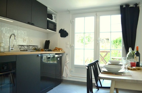 Les Capucins-Saint-Germain House | ★Les Grumes ★Centre Ville★Patio★Wifi
