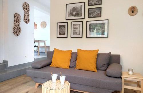 Les Capucins-Saint-Germain Apartment | Les Grumes, Centre Ville, Jardin,Self check-in, FreeWifi, Netflix