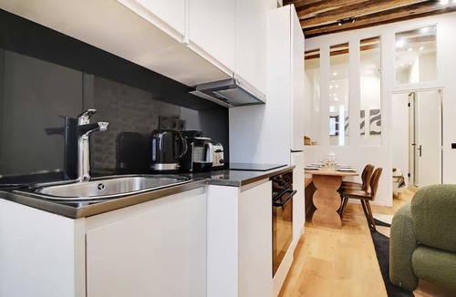 Strasbourg -Saint-Denis Apartment | Les Halles - Grands Boulevards Stylish 2BR - 6P