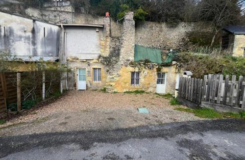 Nazelles-Negron Apartment | Les Hauts de Nazelles - Troglodyte + Parking