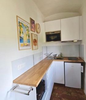 Grospierres Apartment | Les Herbes Blanches - Gîte privé - calme & nature, rivière