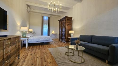 Grospierres Apartment | Les Herbes Blanches - Gîte privé - calme & nature, rivière