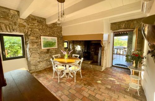 Grospierres Apartment | Les Herbes Blanches - Gîte privé - calme & nature, rivière