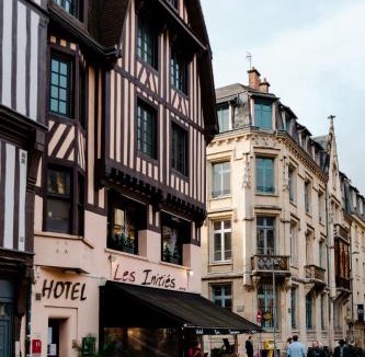 Quartier Vieux Marche-Cathedrale Hotel | Les Initiés