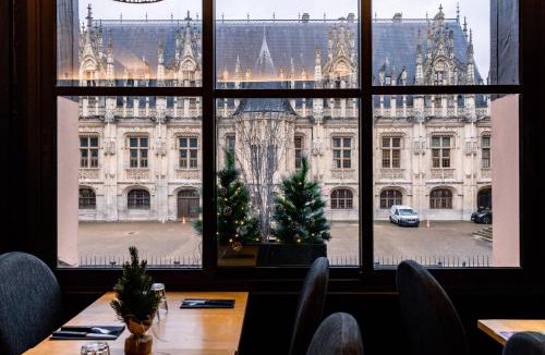 Quartier Vieux Marche-Cathedrale Hotel | Les Initiés