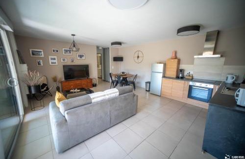 Ledenon House | Les Iris