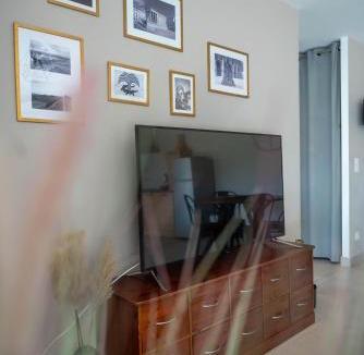 Ledenon House | Les Iris