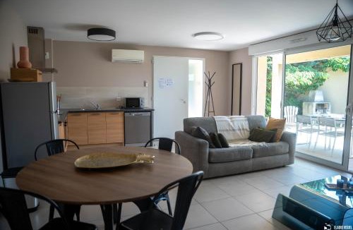 Ledenon House | Les Iris