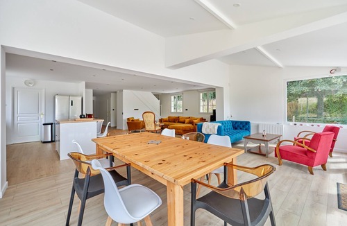 Surville House | Les Iris - Seven Bedroom House, Sleeps 15