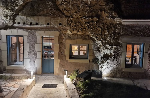 Troo Villa | Les Iris unusual gîte, entirely troglodytic!