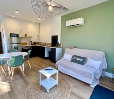 Moulins Apartment | Les Jardins Bas