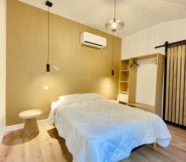 Moulins Apartment | Les Jardins Bas