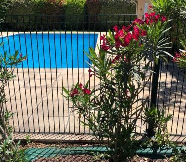Le Pontet Apartment | Les Jardins de Garance