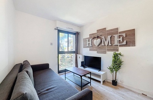 Les Cevennes Apartment | Les Jardins de Lodève, comfortable studio