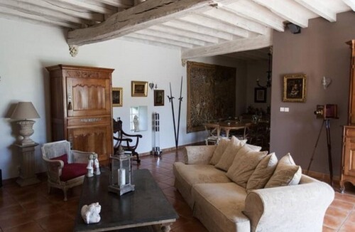 Dame-Marie-les-Bois House | Les Jarrières