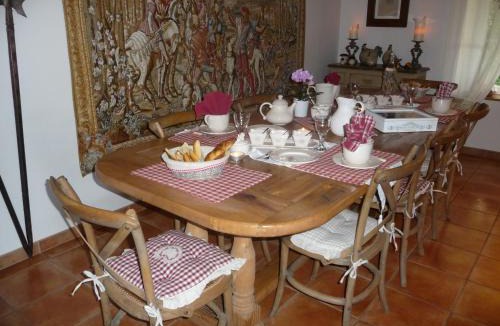 Dame-Marie-les-Bois Bed & Breakfast | Les Jarrieres