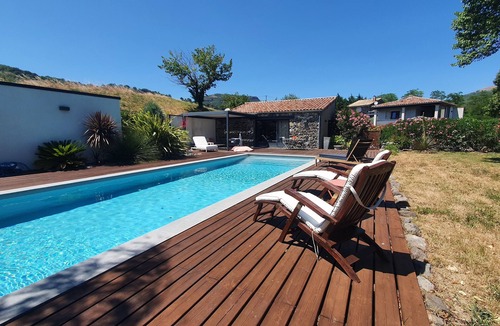 Saint-Vincent-de-Barres Apartment | Les Lauriers Roses: Heated pool, unspoilt nature