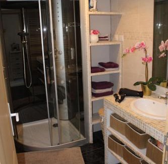 Peyrolles-en-Provence Apartment | les lauriers de Joelle