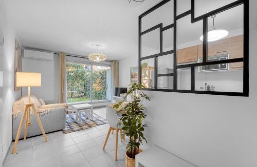 Pont des Demoiselles-Montaudran-La Terrasse Apartment | LES LAURIERS LAFAURIE
