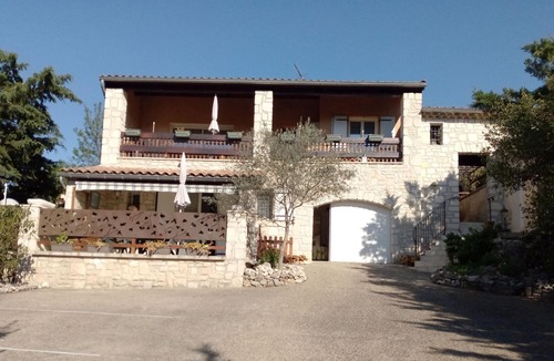 Salavas Cottage | Les Lauriers Roses 3*, cozy, greenery, jacuzzi, air conditioning, linens, near river.