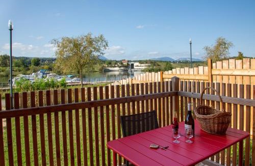 Virignin Cabin | Les Lodges de la ViaRhôna/cabane-spa