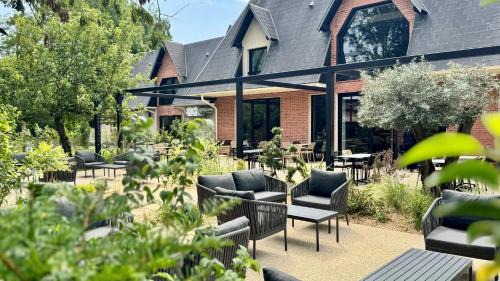 Le Vaudreuil Hotel | Les Lodges de Socrate