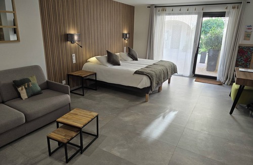 Cabrieres-d'Avignon Hotel | Les Loges du Luberon