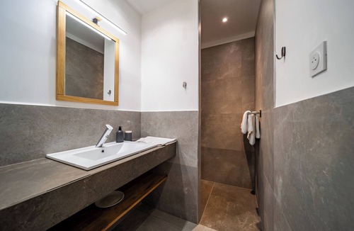 Cabrieres-d'Avignon Hotel | Les Loges du Luberon