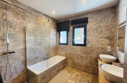 Cessenon-sur-Orb House | Les Loges Florales - Logements à proximité de la rivière Réals