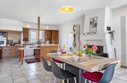 Lucon Bed & Breakfast | Les Loges Guest Room with Shared Terrace, Communal Garden and Wi-Fi