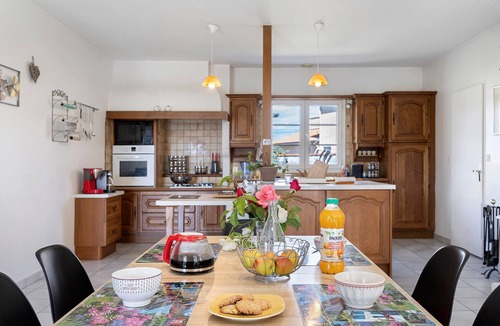 Lucon Bed & Breakfast | Les Loges Guest Room with Shared Terrace, Communal Garden and Wi-Fi