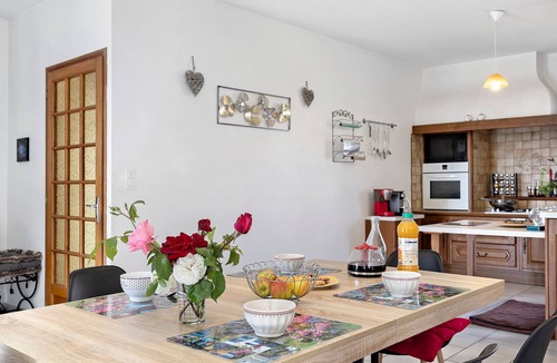 Lucon Bed & Breakfast | Les Loges Guest Room with Shared Terrace, Communal Garden and Wi-Fi