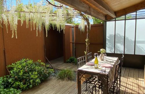 Saint-Jean-des-Mauvrets House | Les logis du forgeron-Gites avec piscine près d'Angers