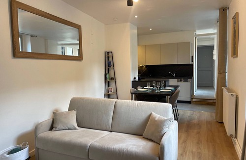 Secteur 2 Apartment | Les Mûriers*