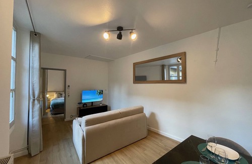 Secteur 2 Apartment | Les Mûriers*