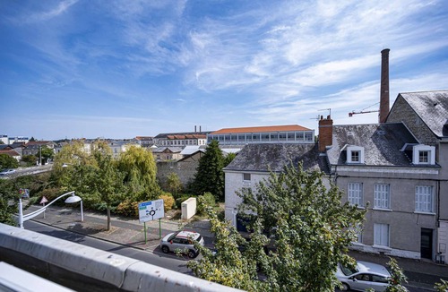 Chatellerault Apartment | Les Maisons Acajou/Charming Spicy Chalet studio