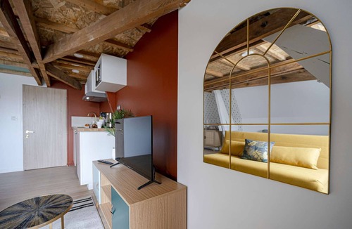 Chatellerault Apartment | Les Maisons Acajou/Charming Spicy Chalet studio