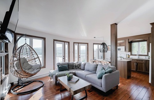 Baie-St-Paul House | Les Marées - Breathtaking Views, Slopes & Hot Tub