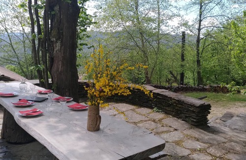 Charnavas House | Les Mazades, gîte large terrace Labellisé Esprit parc national des Cévennes.