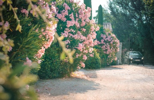 Eyragues Hotel | Les Mazets de Marie de Jules