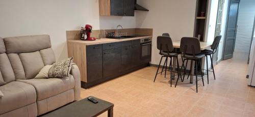 Villeneuve-sur-Yonne Apartment | Les Merciers