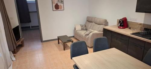 Villeneuve-sur-Yonne Apartment | Les Merciers