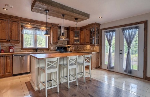 Saint Come Cottage | Les Montagnards, heated pool, game room, firepit/veranda,easy access to ski