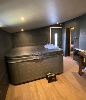Lannion Bed & Breakfast | Les murmures de l'eau, chambre d'hôtes avec jacuzzi