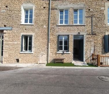 Chateauvillain Apartment | Les Murmures Desbordes