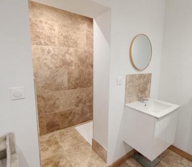 Chateauvillain Apartment | Les Murmures Desbordes
