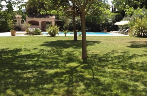 Saint-Etienne-du-Gres Villa | Les Muscades