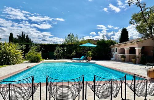 Saint-Etienne-du-Gres Villa | Les Muscades